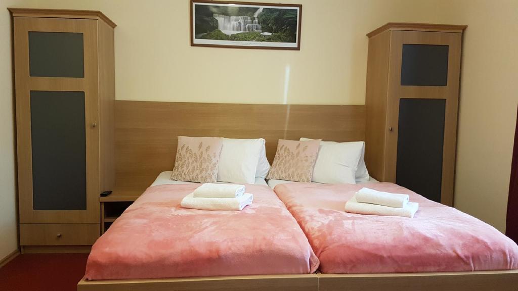 Pension Kiwi Mikulov Exterior foto